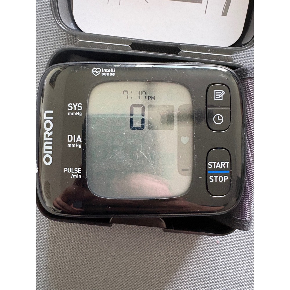 Omron IntelliSense Wrist Blood Pressure Monitor Digital Heart Rate with Case - Picture 2 of 3